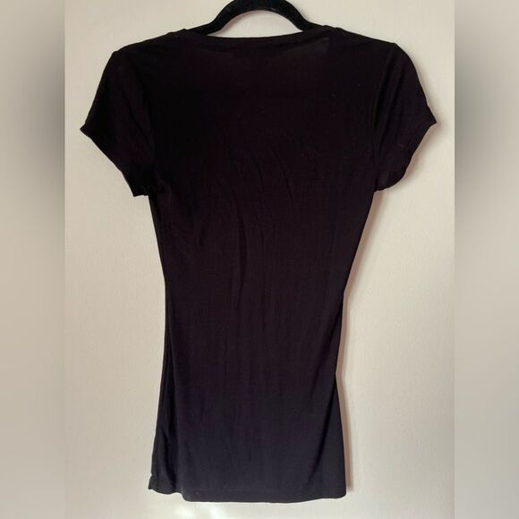 BCBG black short sleeved, V-neck, ribbed top, great condition, stretchy, XS - Picture 5 of 5